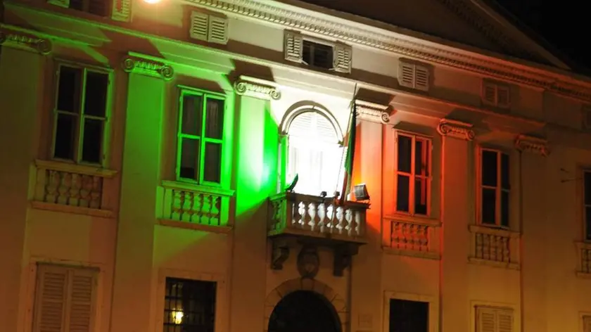 Bumbaca Gorizia 18.02.2011 Municipio illuminato dal Tricolore Fotografia di Pierluigi Bumbaca