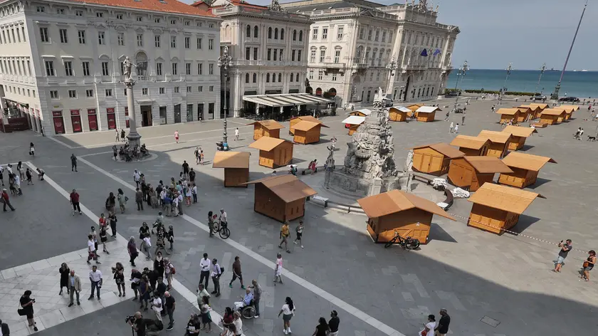 Una veduta di piazza Unità che si prepara alla manifestazioni Fotoservizio Lasorte e Silvano