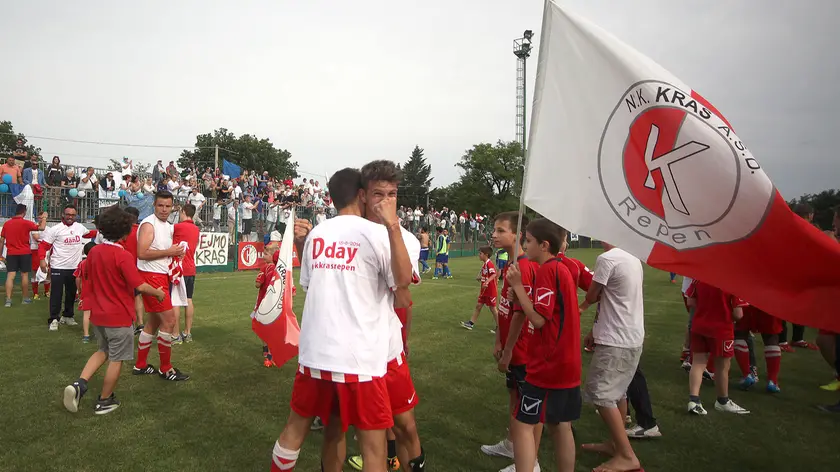 Un momento della festa del Kras a fine partita