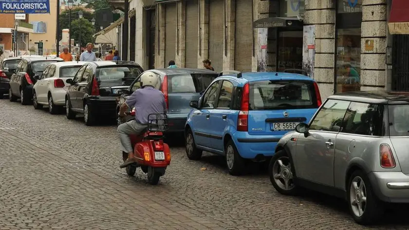 Bumbaca Gorizia 13.08.2014 Corso Verdi parcheggi Fotografia di Pierluigi Bumbaca