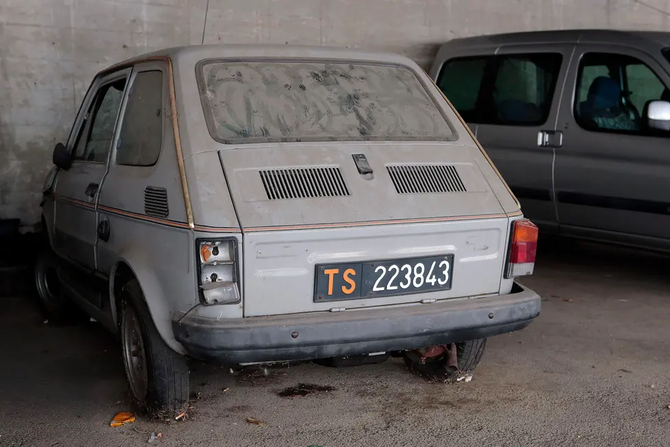 Silvano Trieste 2019-09-02 I parcheggi delle case ATER