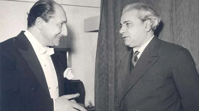 Francesco Molinari Pradelli fotografato a Trieste nel 1957 con Vito Levi (foto de Rota)