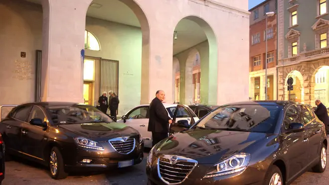 Lasorte Trieste 10/12/13 - Regione, Piazza Oberdan, Nuove Auto Blu Assessori, Lancia Delta