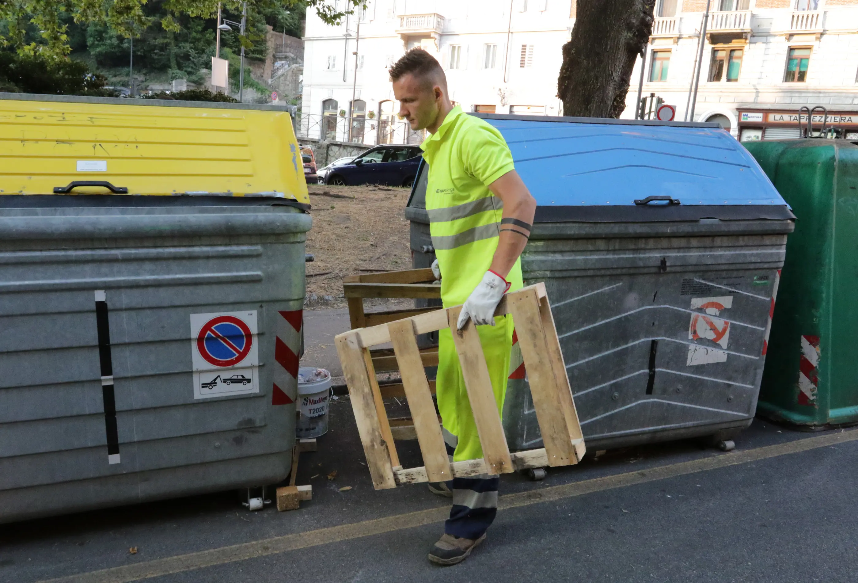Lasorte Trieste 25/07/19 - AcegasAps, Raccolta Rifiuti Ingombranti Lasciati in Strada