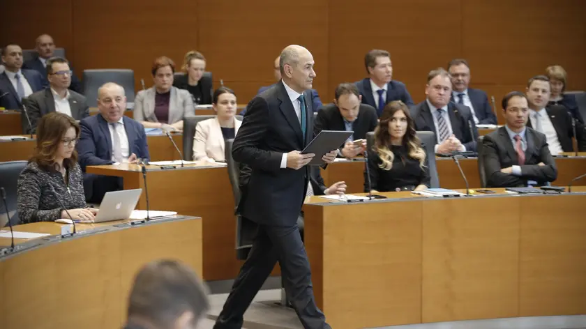 Janez Janša entra in Parlamento per esporre il programma del suo governo Foto da delo.si