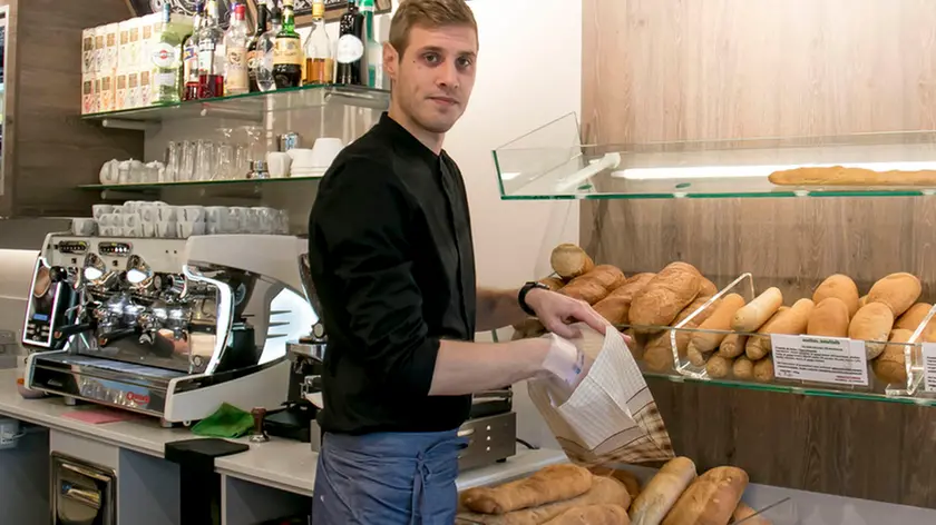 Gli interni della pasticceria Anastasio aperta da poco in via Monte Cosich Foto Katia Bonaventura