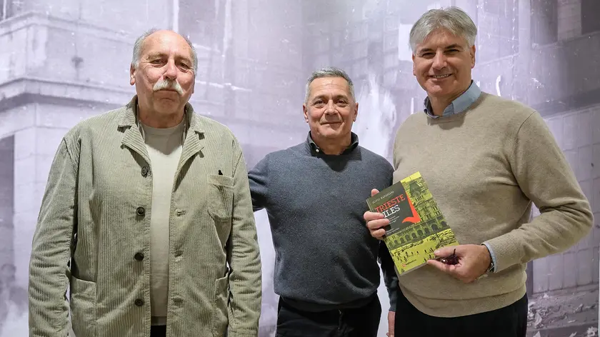 Silvio Maranzana, Paolo Gropuzzo e Alberto Bollis durante la presentazione del libro Foto Silvano
