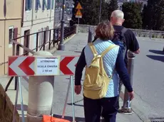 Foto Bruni 24.04.13 Via Rota:scalinata chiusa per pericolo crolli