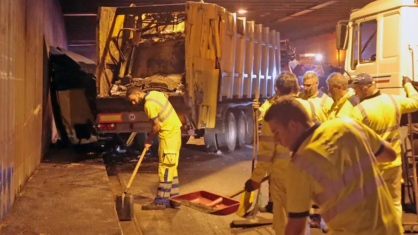 Silvano Trieste 2019-05-27 Galleria di Prosecco, incidente di camion compattatore dell'immondizia