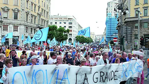 L’ultimo corteo di protesta del Comitato No Ovovia Foto Andrea Lasorte