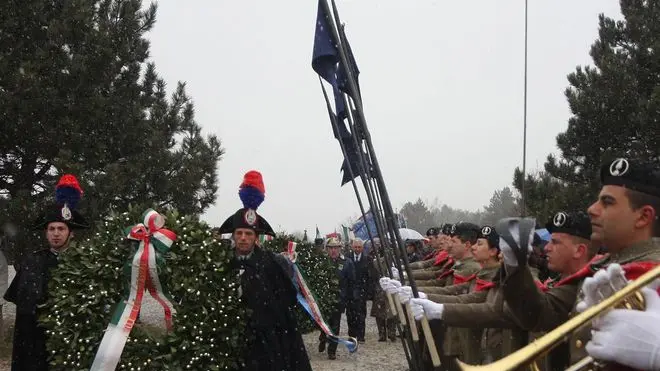 La commemorazione in una foto d'archivio