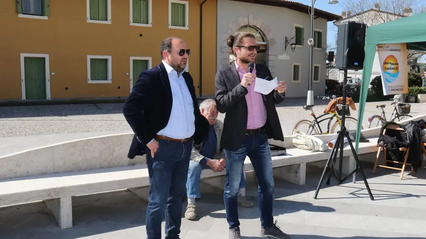 Moretti e Bullian: i due consiglieri regionali insieme durante una manifestazione