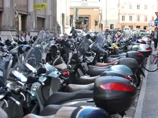 Motorini parcheggiati nel centro cittadino