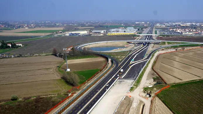 Un tratto dell'autostrada A4 interessato dai lavori per la terza corsia