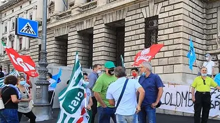 foto bruni trieste 11.09.20 Fallimento Colombin:gli operai all'esterno manifestano