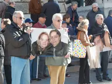 Una manifestazione davanti al tribunale per un'udienza del processo Persich