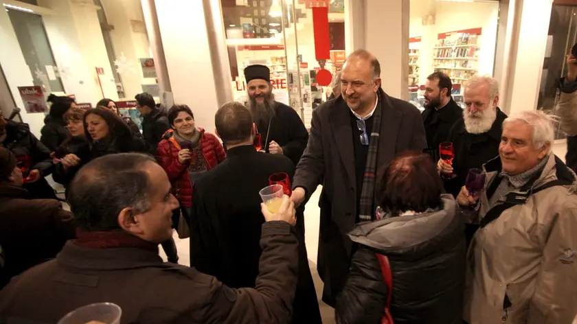 Il sindaco brinda in Galleria Tergesteo (foto Lasorte)