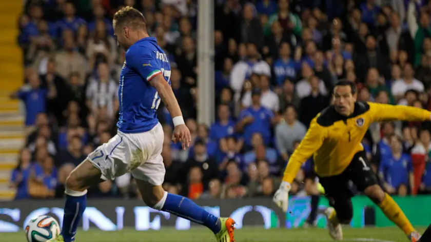Italy's Ciro Immobile, left, goes past Republic of Ireland's goalkeeper David Forde to put the ball in the net but is ruled off-side during their international friendly soccer match at Craven Cottage, London, Saturday, May 31, 2014. (AP Photo/Sang Tan)
