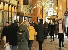 A Trieste e nel resto del Fvg l'obbligo di mascherina all'aperto è in vigore già dalla fine di novembre visto che la regione è in zona gialla