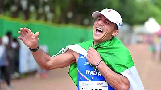 Il monfalconese Alessio Milani al traguardo della 100 km di Bangalore