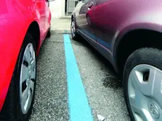 La distanza minima tra due auto parcheggiate in via Giustiniano