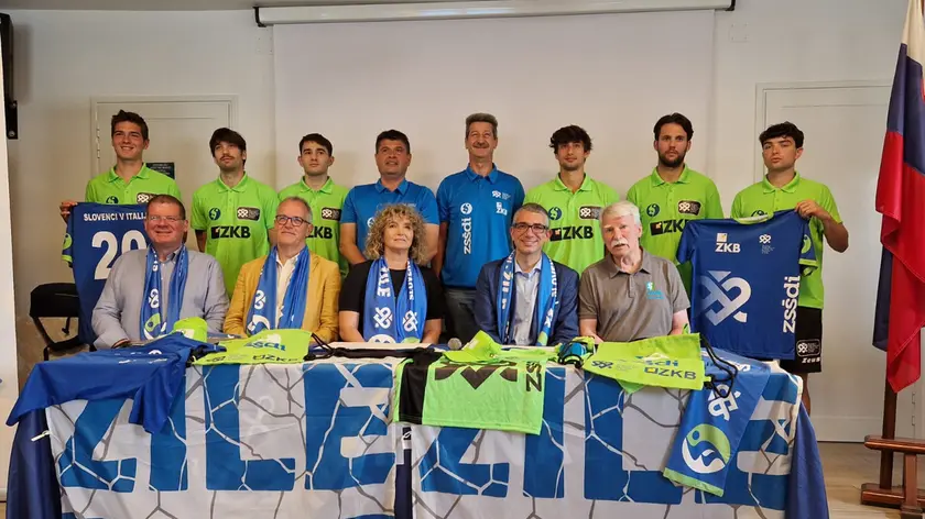 La delegazione degli Sloveni d'Italia e i rappresentanti istituzionali giunti alla presentazione dell'Europeada 2024