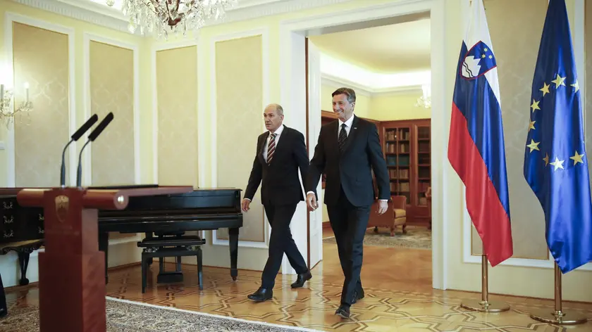 Janez Janša (a sinistra) con il capo dello Stato Borut Pahor da delo.si