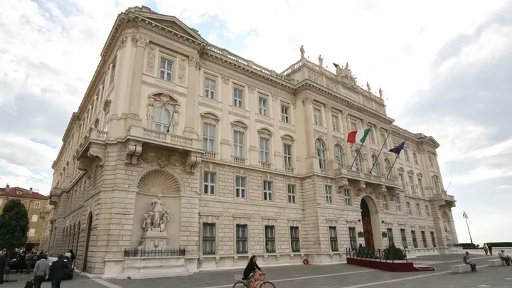 il Palazzo della Regione in piazza Unità