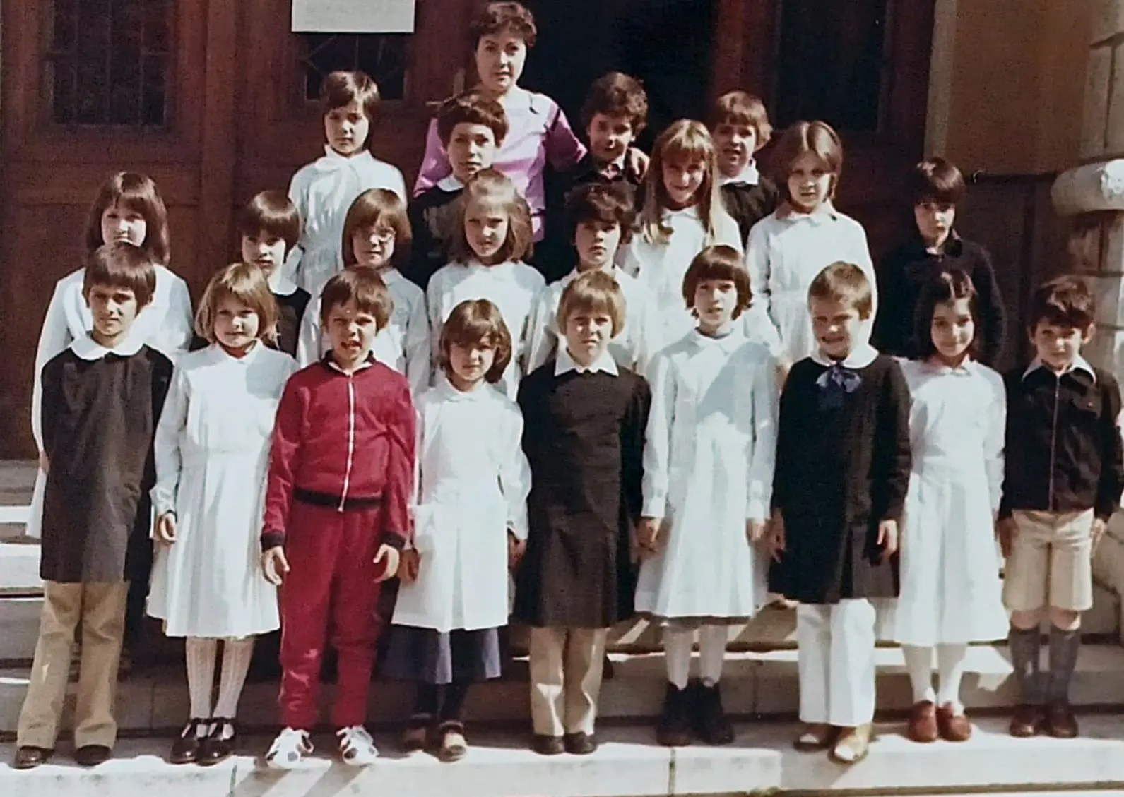 Gli alunni della sezione B del Leopardi in uno scatto di circa 40 anni fa