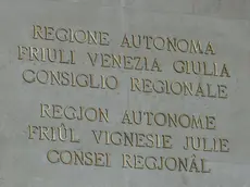 Lasorte Trieste 23 04 04 - Consiglio Regionale - Insegna Bilingue Italiano Friulano