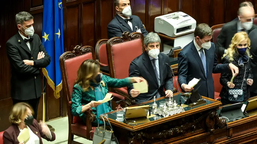 25/01/2022 Roma, Camera e Senato in seduta congiunta per la seconda votazione per l'elezione del Presidente della Repubblica. Nella foto i presidenti del Senato e della Camera, Maria Elisabetta ALberti Casellati e Roberto Fico durante lo spoglio delle schede