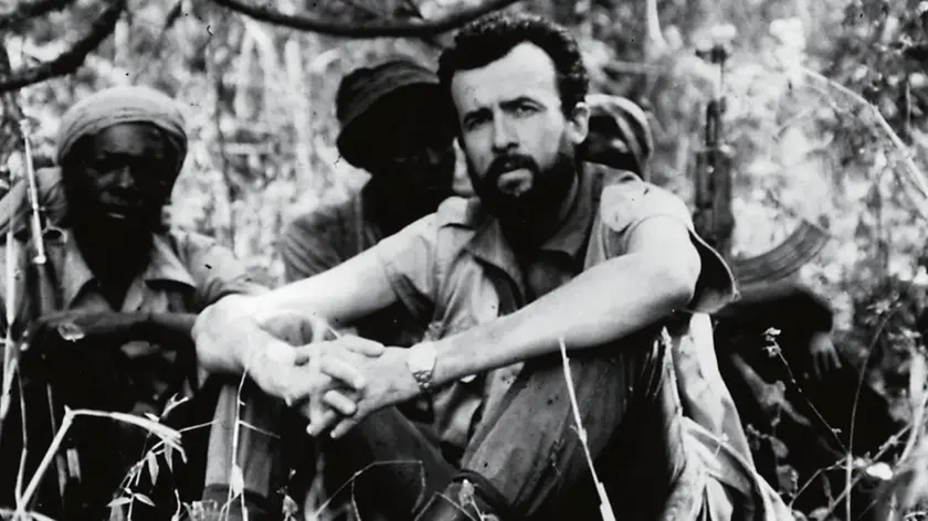 L'ultima foto di Grilz con i guerriglieri in Africa