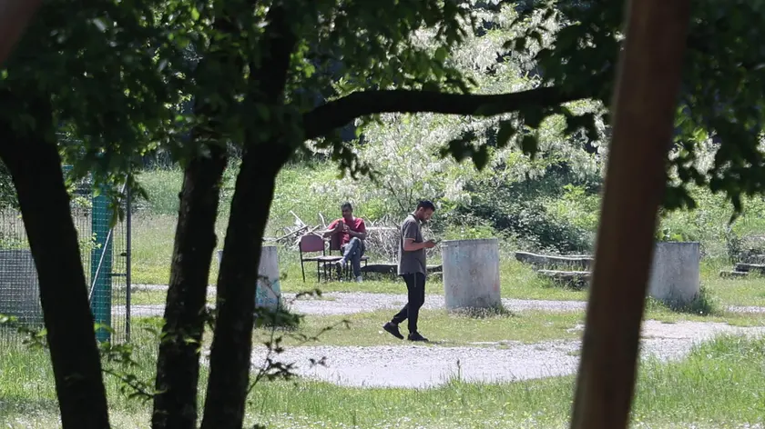 L’ex area degli scout adibita a centro di accoglienza per immigrati a Campo Sacro Foto Lasorte