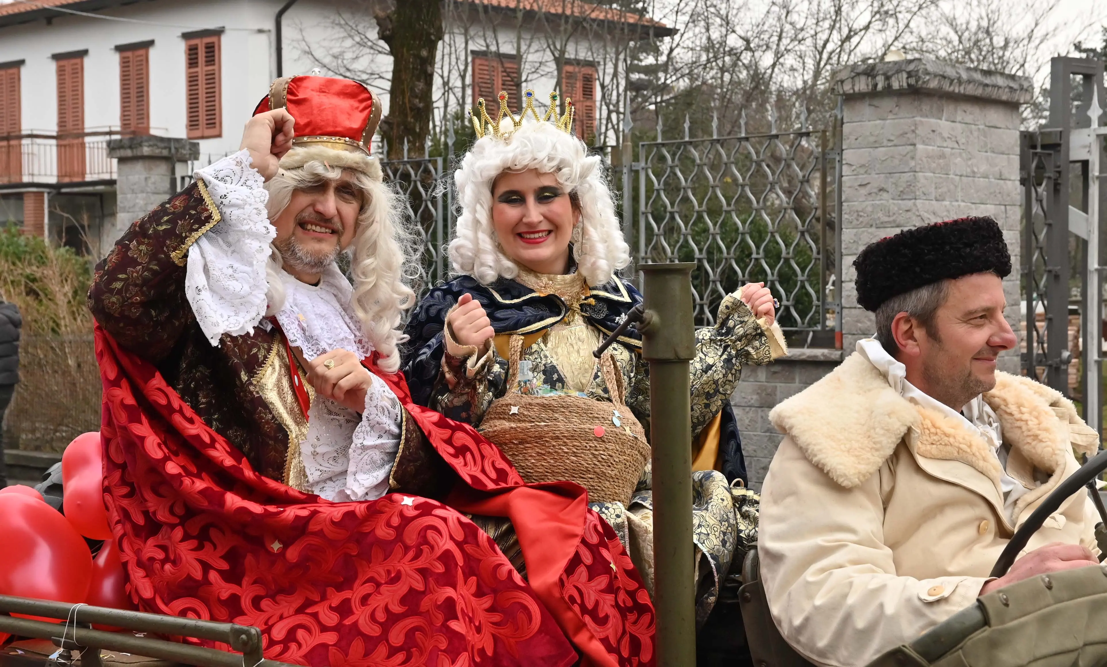 Opicina con il tema “No xe più gli inverni de una volta” nella categoria riservata ai carri allegorici. E Bagnoli della Rosandra con “Happy hippy trolls” nella competizione per i gruppi. Ecco la “coppia” vincitrice dell’edizione 2023 del Carnevale carsico, svoltosi sabato 18 proprio a Opicina. Nelle foto di Francesco Bruni, la sfilata andata in scena sabato