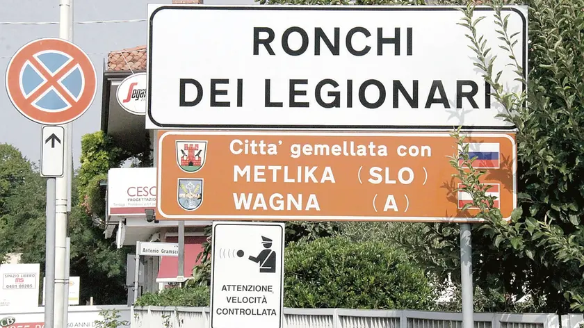 Il cartello d’ingresso a Ronchi dei Legionari:Foto Bonaventura