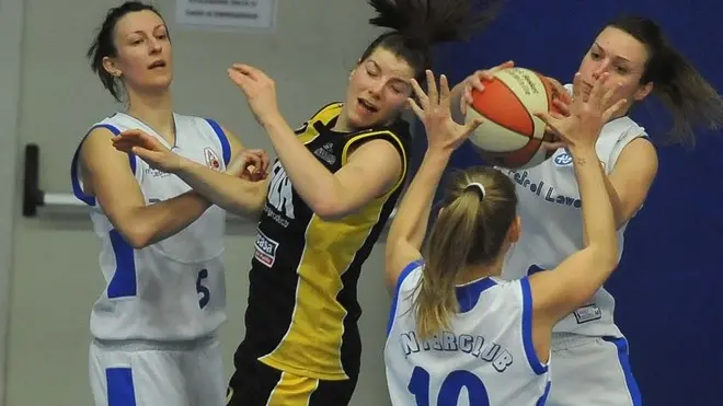 Foto Bruni 07.04.13 basket A2 femm:INTERCLUB-LUPARI (paly-off)-Borroni,Cergol e Cumbat