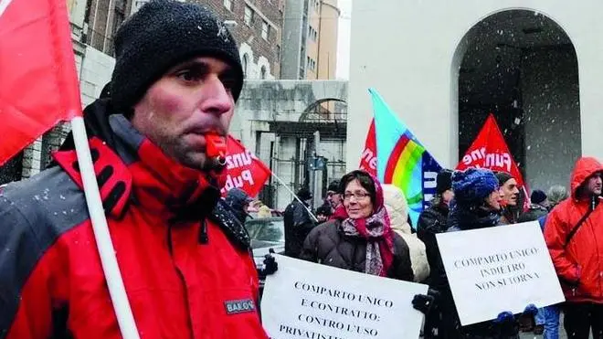 protesta dipendenti enti locali..