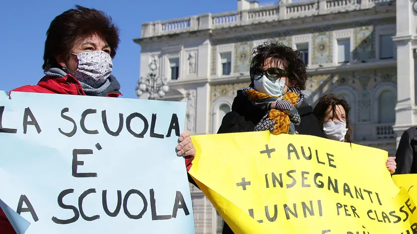 Lasorte Trieste 06/03/21 - Piazza Unita', Manifestazione Scuola contro la DAD