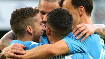Napoli's forward Dries Mertens jubilates with his teammates after scoring a goal during Italian Serie A soccer match between SSc Napoli and US Sassuolo Calcio at the San Paolo stadium in Naples, 29 October 2017. ANSA / CESARE ABBATE