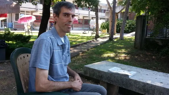 Franco De Stefani, 49 anni, nel giardino della casa di riposo di Borgo San Mauro