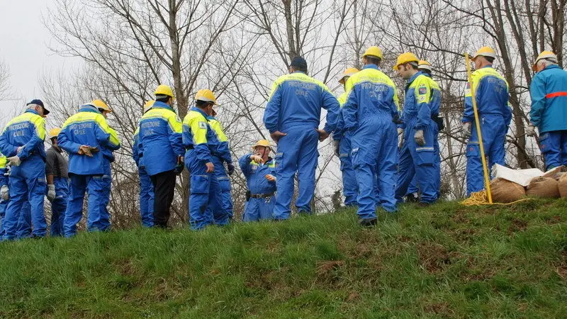 I volontari della Protezione civile nel corso di un intervento