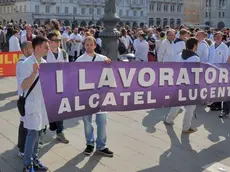 Foto Bruni 25.04.15 Alcatel: manifestazione con sindacati dalla Serracchiani