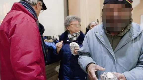 Silvano Trieste 27/12/2012 Stazione Centrale, la distribuzione dei panini