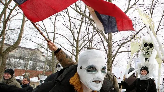 epa03573794 Masked demonstrators protest against Slovenian Prime Minister Janez Jansa in Ljubljana,Slovenia on 08 February 2013. Reports state that some 3000 people gathered to demonstrate against Janez Jansa who last month lost support from coalition partner the Civic List (DL) who pulled out because of the premier's refusal to resign over corruption allegations. EPA/ANTONIO BAT