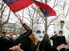 epa03573794 Masked demonstrators protest against Slovenian Prime Minister Janez Jansa in Ljubljana,Slovenia on 08 February 2013. Reports state that some 3000 people gathered to demonstrate against Janez Jansa who last month lost support from coalition partner the Civic List (DL) who pulled out because of the premier's refusal to resign over corruption allegations. EPA/ANTONIO BAT