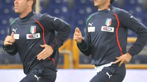Antonio Cassano e Giampaolo Pazzini (D) durante la sessione di allenamento della Nazionale, in una immagine dell'11 ottobre 2010 allo stadio Luigi Ferraris di Genova. ANSA/LUCA ZENNARO