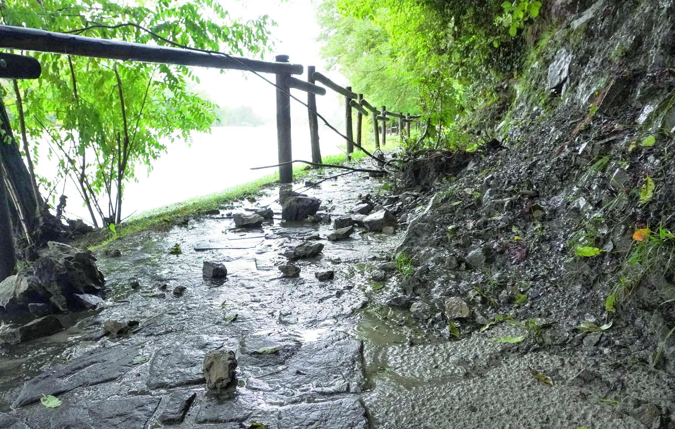 Lo smottamento nel parco di Piuma-Isonzo