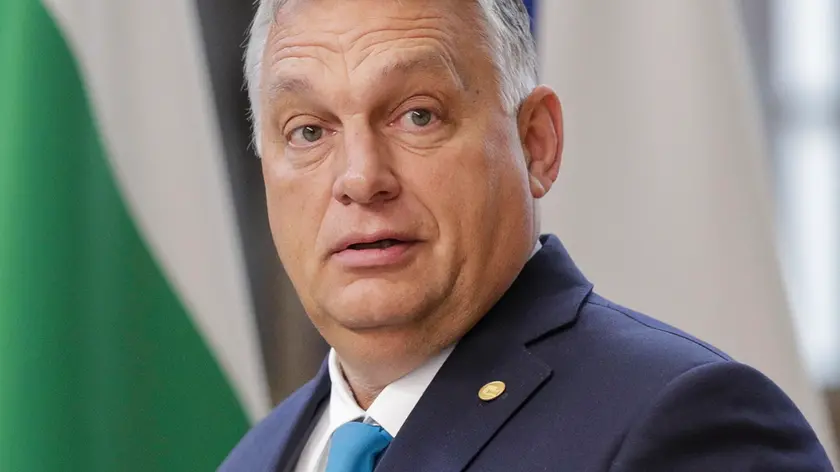 epa09535959 Hungary's Prime Minister Viktor Orban arrives to attend an EU summit in Brussels, Belgium, 21 October 2021. EU leaders meet in Brussels on 21 and 22 October, to discuss COVID-19, digital transformation, energy prices, migration, trade and external relations. EPA/OLIVIER HOSLET / POOL