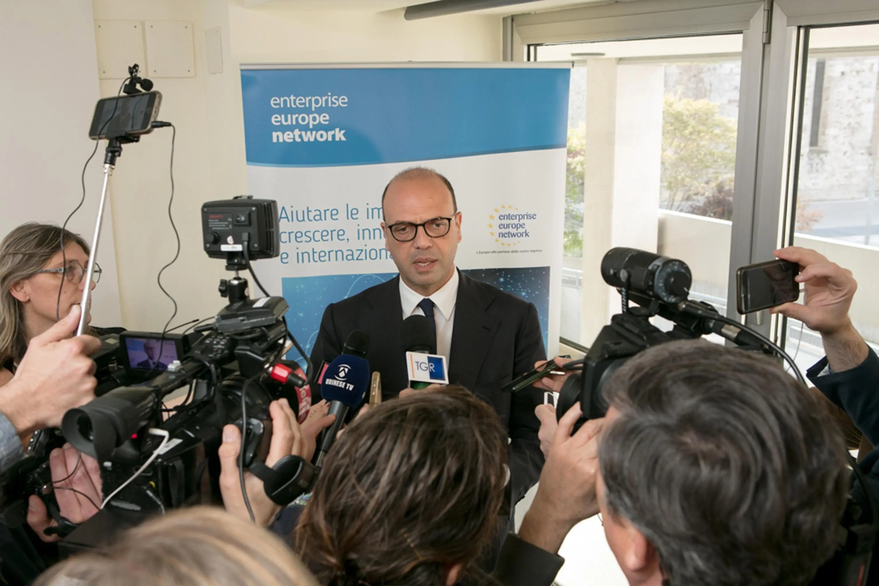 Il ministro degli Esteri, Angelino Alfano, durante un incontro con imprenditori a Udine, 12 aprile 2017. ANSA/UFFICIO STAMPA CCIAA UDINE +++ ANSA PROVIDES ACCESS TO THIS HANDOUT PHOTO TO BE USED SOLELY TO ILLUSTRATE NEWS REPORTING OR COMMENTARY ON THE FACTS OR EVENTS DEPICTED IN THIS IMAGE; NO ARCHIVING; NO LICENSING +++