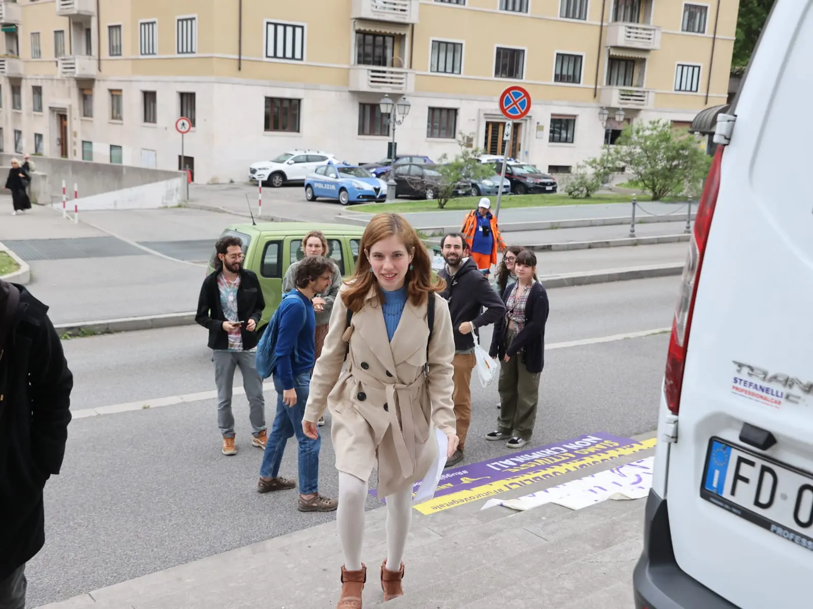 L'arrivo dell'attivista in Tribunale. Foto Lasorte
